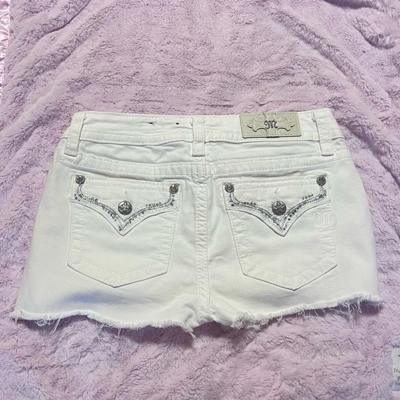 Miss me White Lowrise MiniShort W bedazzling - Picture 3 of 6
